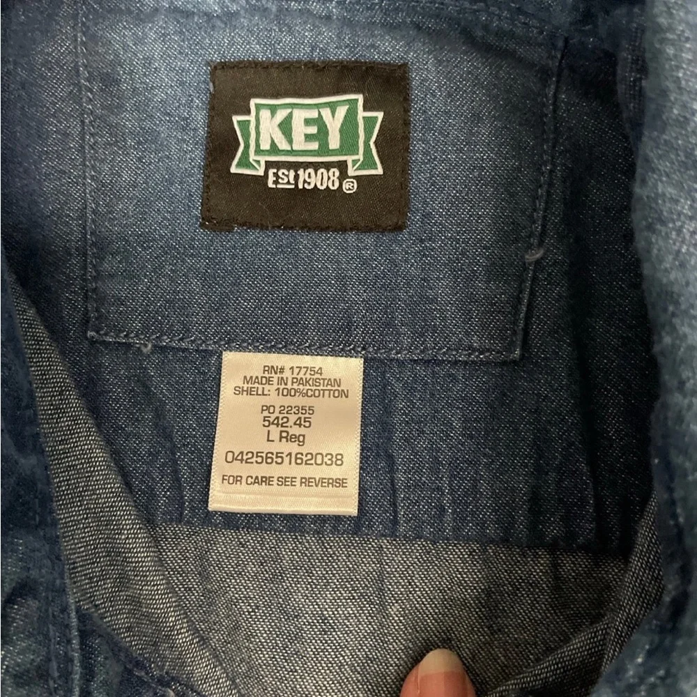 Key NWT denim, longsleeve, button-down shirt, men’s large 100% cot - Picture 3 of 3
